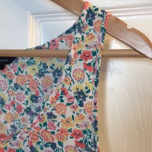 French connection floral blouse. Size 6. NWOT.